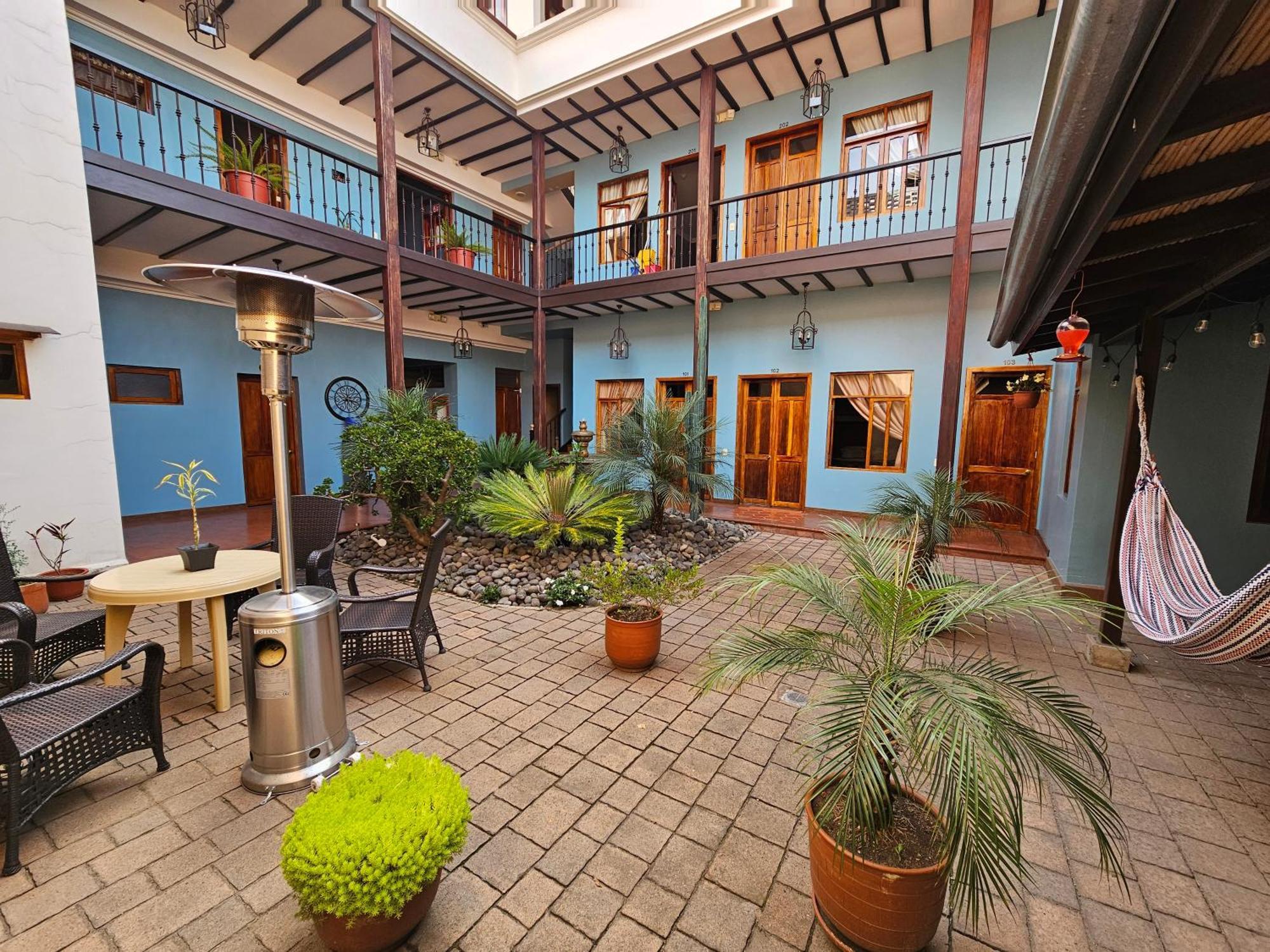 Casa Hibiscus Boutique Hotel Куенка Екстер'єр фото