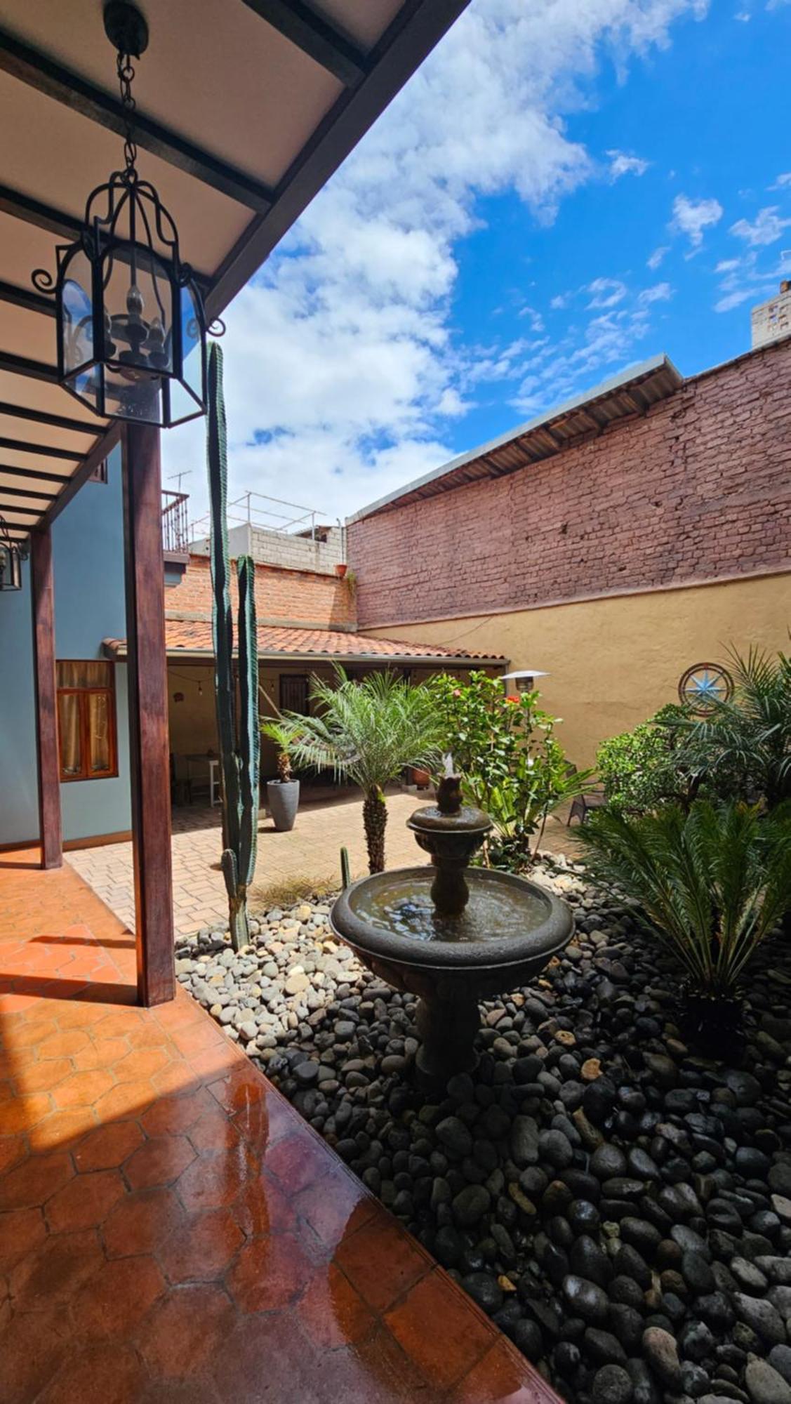 Casa Hibiscus Boutique Hotel Куенка Екстер'єр фото